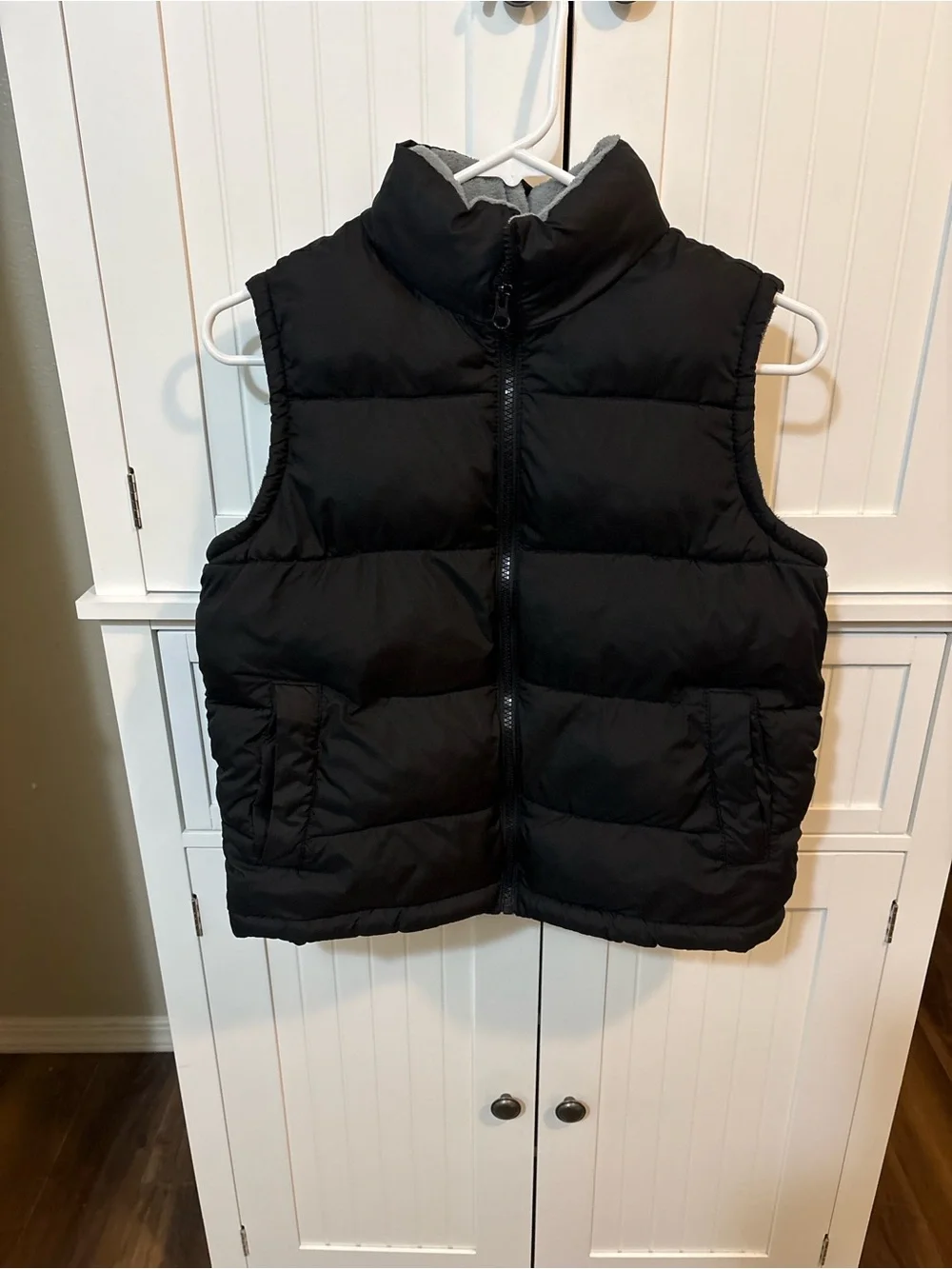 Old Navy Kids Black Puffer Vest Size Medium Cold Weather Gropcore Layering